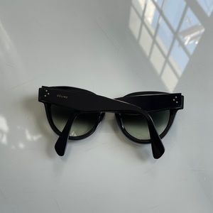 Celine CAT EYE S003 SUNGLASSES IN ACETATE WITH MINERAL GLASS LENSES
BLACK